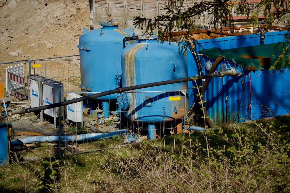 damage water tank damage water tank
